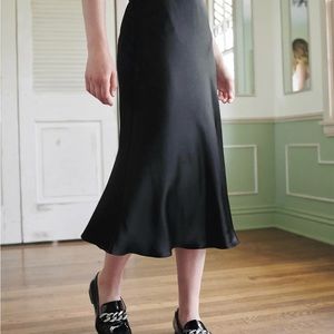 Like new quince 100% silk black midi skirt US size XS